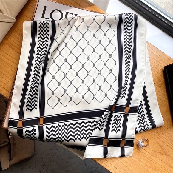 Accessories - Silk scarf, middle eastern style.